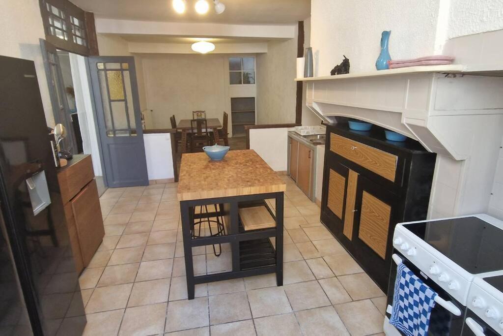 Chambre Dans Maison De Ville - 2 Personnes Oloron-Sainte-Marie Luaran gambar
